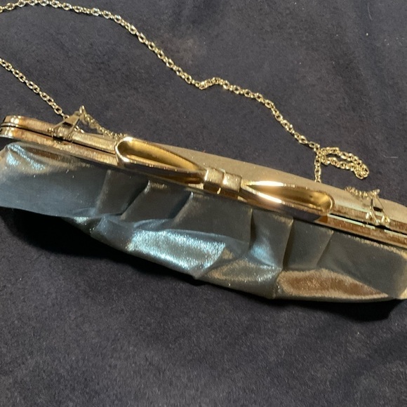 SPARKLY Silver Evening Bag with Chain Strap - Picture 3 of 6